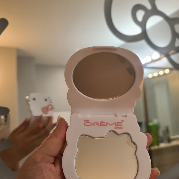 Hello Kitty×Creme Shop On-The-Go Compact Mirror Limited Edition! - Picture 5 of 5
